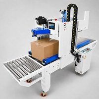 Scelleuse automatique de cartons avec système d'impression et d'étiquetage et ajustement adaptatif des boîtes pour l'automatisation de l'emballage en entrepôt