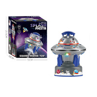 Activités de plein air pour enfants 360 °   Toupie spatiale volante rotative et lumineuse, alimentée au pied, avec fonction d'arrosage et de jeu aquatique