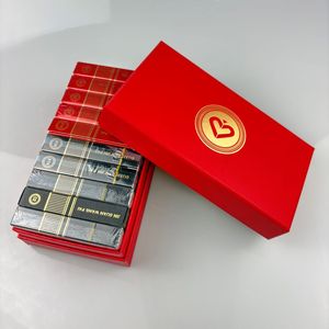 Jeu de <span class=keywords><strong>cartes</strong></span> de poker de luxe rouge et noir personnalisé en usine, lisse et facile à mélanger, pour casino et table de jeu - Product Image 4