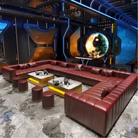 Canapé sectionnel en PU capitonné en forme de L sur mesure avec table basse et petits tabourets cubes pour salle privée KTV, boîte de nuit, salon