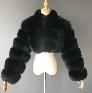 Mantel Bulu Imitasi Wanita yang Chic dengan Kerah Tinggi, Lengan Panjang, dan Tampilan Perut Terbuka untuk Penampilan Fashion yang Berani - Product Image 5