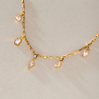 Ensemble collier et bracelet avec pendentif géométrique en acier inoxydable plaqué or 18 carats et zirconiums cubiques, hypoallergénique, délicat et minimaliste, pour femmes.