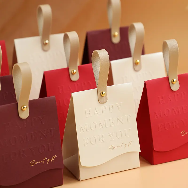 Creativo pieghevole piccolo rosso bianco Stand Up sacchetto regalo triangolo cioccolato matrimonio scatola di caramelle con manico