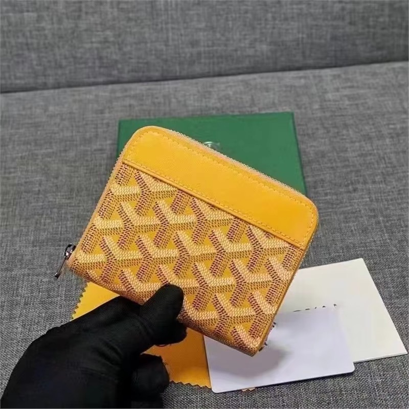 Monedero con cremallera en color amarillo