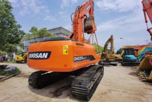 Excavatrice sur chenilles hydraulique d'occasion Doosan DH220-7 de haute qualité, équipement de construction hydraulique, excavatrice d'ingénierie - Product Image 2