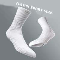 Chaussettes de football en tricot de polyester respirant pour le sport Vente en gros à la mode Chaussettes antidérapantes pour le football avec logo personnalisé pour hommes sportifs
