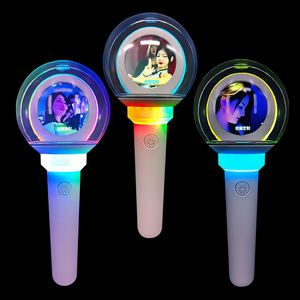 LCD-scherm 2,1 inch scherm sportverlichting <span class=keywords><strong>LED</strong></span>-aanmoedigingsstokken op maat gemaakte kleur knipperende lampjes voor bruiloften en evenementen - Product Image 1