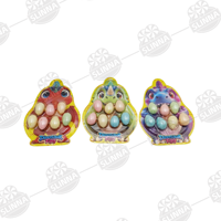 Les fabricants de bonbons vendent des chewing-gums en forme d'œuf de dinosaure, des cadeaux sucrés aux saveurs fruitées pour enfants, emballage en vrac