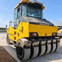 Compacteur de pneus en caoutchouc robuste XP303K, poids maximal jusqu'à 30300 kg, alimentation stable, idéal pour la construction routière.