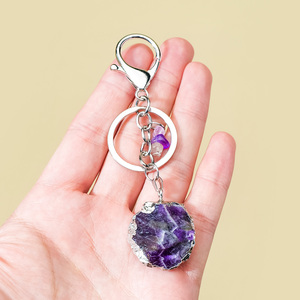 Vente en gros d'objets artisanaux en cristal, porte-clés en <span class=keywords><strong>pierre</strong></span> brute naturelle, charme de sac Reiki, pendentif clé, cadeau - Product Image 5
