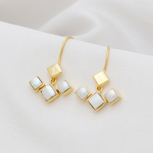 Boucles d'oreilles en perles d'eau douce à la mode Offre Spéciale à la mode avec plaqué or 18 carats pour femmes - Product Image 3