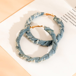 Boucles d'oreilles créoles en jean pour femme, à bords effilochés, géométriques, en alliage, style streetwear, bijoux décontractés pour soirée - Product Image 5