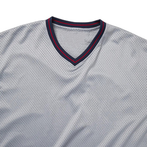 Maillot de baseball Healy personnalisé gris en maille, col en V, manches courtes, unisexe adulte, respirant, haut de sport avec logo imprimé sur le devant - Product Image 3