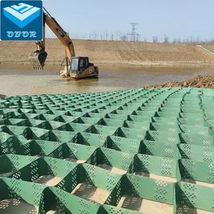 Grille géocellulaire <span class=keywords><strong>en</strong></span> HDPE à emboîtement <span class=keywords><strong>de</strong></span> 100 mm <span class=keywords><strong>de</strong></span> profondeur pour <span class=keywords><strong>mur</strong></span> <span class=keywords><strong>de</strong></span> soutènement et amélioration des fondations <span class=keywords><strong>de</strong></span> sols molles <span class=keywords><strong>en</strong></span> extérieur - Product Image 2