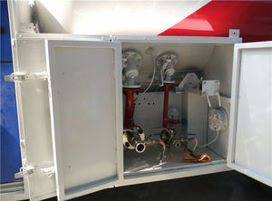 Bobtail Gas LPG 5000L, Bowser transportasi LPG 2.5ton dengan pompa dan meteran aliran - Product Image 6