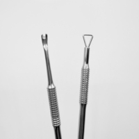 Outil de manucure double-embout en acier inoxydable style russe : repousse-cuticules, fourchette à cuticules, dissolvant de vernis à ongles et nettoyeur de surface d'ongles