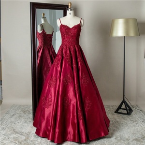 Vestido de Gala Azul Marino y Borgoña para Quinceañera, Largo hasta el Suelo, con Escote Corazón Bordado y Diseño sin Mangas - Product Image 3