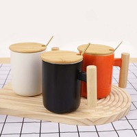 Fabricant en gros de tasses à café en céramique blanche personnalisées avec logo imprimé par sublimation, avec poignée en bois