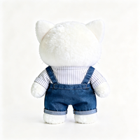 Peluche chat blanc mignon en salopette en jean et nœud papillon rouge, jouet en peluche doux, cadeau idéal pour les enfants, peluche chat gentleman