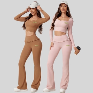 Комплект женской элегантной спортивной одежды с рюшами: топы с длинным рукавом и расклешенные брюки для осени и зимы, для активного отдыха, бега, спортзала, йоги и тренировок - Product Image 1