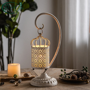 Farol de Escritorio de Hierro Forjado Calado Blanco A2501, Decoración Navideña, Candelabro Retro Francés - Product Image 1