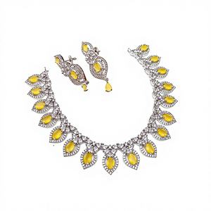 Ensemble de bijoux de luxe classique pour femmes, collier et boucles d'oreilles en cristal et strass argentés, pour mariage et soirée - Product Image 1