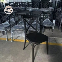 Chaises en résine plastique empilables légères sans accoudoirs à dossier croisé brun noir pour événements, mariages et fêtes – Approvisionnement direct usine