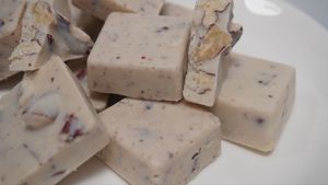 Chocolate Blanco con Nueces Certificado Halal, Grado Alimenticio, OEM/ODM, Mini Bloques, Paquete Personalizado al por Mayor, Snack <span class=keywords><strong>de</strong></span> Chocolate - Product Image 4