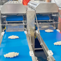 Ligne de production de croissants entièrement automatique de haute précision, machine à former les croissants pour pâte laminée