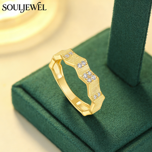 Bague Éternité Ondulée en Moissanite Plaqué Or 18K Souljewel, Forme Géométrique Irrégulière en Argent S925, Couleur D, VVS, Sertissage Invisible - Product Image 1