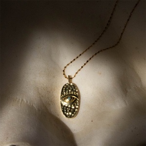 Collar con Colgante de Ojo de Diablo Cuadrado de Acero Inoxidable con Zirconia Ovalada - Product Image 6