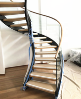 Escalier courbé en bois de chêne massif Daiya USA avec rampe en verre