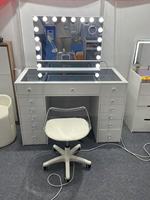 Miroir de Maquillage sur Pied Moderne avec Éclairage Intégré, Design Durable et Modulaire pour Chambre à Coucher - Vente en Gros Usine