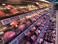 Film étirable en PVC JHG populaire dans les supermarchés pour garder les aliments frais.