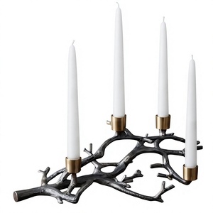 Candélabre en fer à 4 lumières en forme de branche d'arbre avec coupelles dorées, décoration d'intérieur durable et faite à la main - Product Image 2
