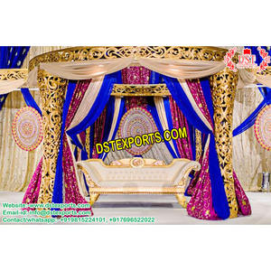 Pilier sculpté doré glorieux Mandap Designer Piliers sculptés en fibre Ensemble de scène Mariage indien Chaises Mandap Vente Bas Prix USA - Product Image 1