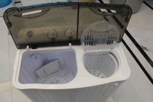 <span class=keywords><strong>Machine</strong></span> <span class=keywords><strong>à</strong></span> <span class=keywords><strong>laver</strong></span> électrique compacte semi-automatique <span class=keywords><strong>à</strong></span> double baignoire de <span class=keywords><strong>7kg</strong></span> avec fonctions de séchage par rotation <span class=keywords><strong>à</strong></span> double tambour Utilisation de l'hôtel domestique Prise américaine - Product Image 4