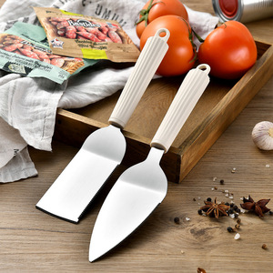Pala <span class=keywords><strong>per</strong></span> Pizza e Torte in Acciaio Inox con Manico in Silicone e <span class=keywords><strong>Denti</strong></span> Multifunzione <span class=keywords><strong>per</strong></span> Tagliare - Product Image 5