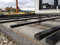 Piédestal en plastique en bois de quille de solive de Wpc pour des piédestaux de plate-forme de plancher solide 30*40mm