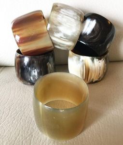 Conjunto de Brazaletes de Cuerno de Búfalo Hechos a Mano con Ágata, Acabado Pulido, Color Natural, Brazalete Abierto, Tamaños Variados, Tema Animal - Product Image 2