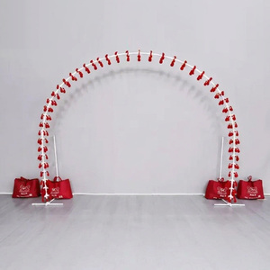 Ensemble d'<span class=keywords><strong>arche</strong></span> de ballons rouges et blancs LEDA à gonflage automatique pour décoration de mariage et de fête avec base lestée et support sac de sable - Product Image 1