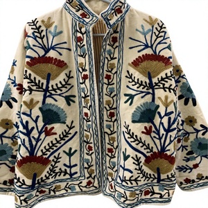 Chaqueta de Invierno Boho Chic, Acolchada, Reversible, Bordada con Diseño Suzani, en Colores Surtidos, Ecológica, 100% Algodón, con Estampado Floral - Product Image 2