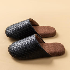 Pantuflas de lana cómodas y versátiles para mujer, para todas las estaciones, con un estilo similar a la piel sintética, ideales para el hogar. - Product Image 3