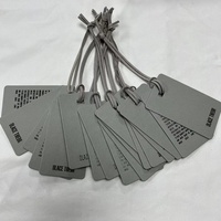 Étiquettes suspendues personnalisées en papier recyclé de luxe, imprimées UV, logo en relief, étiquettes et étiquettes suspendues pour vêtements/sacs/chaussures de luxe