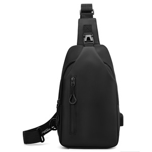Sac de poitrine multifonctionnel tendance pour homme en nylon avec port USB, étanche, pour téléphone portable, bandoulière - Product Image 1