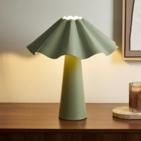 Abat-jour en fer moderne simple, forme de vague créative, alimenté par courant alternatif, LED, bureau, chambre à coucher, table de chevet, salon, multicolore, décoratif