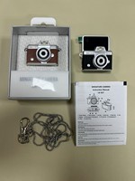 Draagbare LK-026 Mini CCD-camera met kantelbaar scherm, dubbele ingang, compacte digitale camera met enkele lens, schoudertas, duimcamera