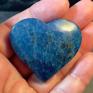 Novedades en Artesanía de Piedras de Cristal Naturales Curativas, Apatita Azul Tallada en Forma de Corazón para Decoración - Product Image 3