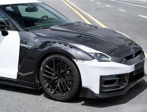 Guardabarros Delanteros de Fibra de Carbono Semi-Seca Estilo Nismo para Nissan GT-R R35 2008-2023, Versión Imprimada - Product Image 4