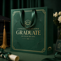 Sacs en papier personnalisés écologiques pour la remise des diplômes en gros |   MOQ 500, production en 12-18 jours, usine OEM pour les cérémonies scolaires